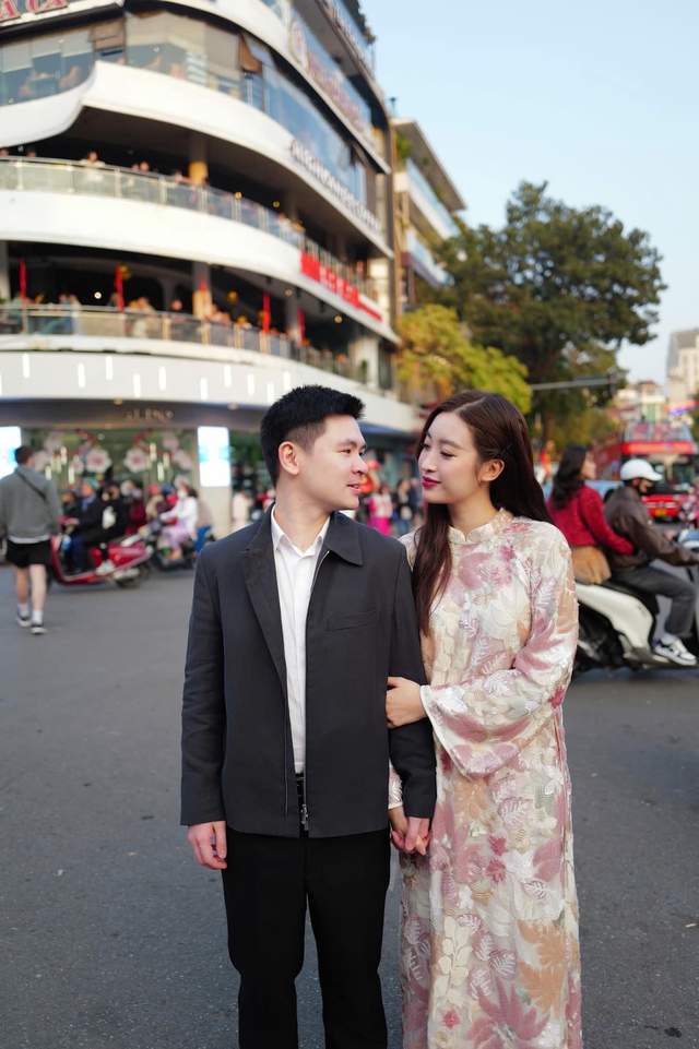 Vóc dáng gây chú ý của Đỗ Mỹ Linh khi cùng ái nữ chủ tịch CLB Hà Nội đi chụp ảnh Hàm Cá Mập- Ảnh 3.