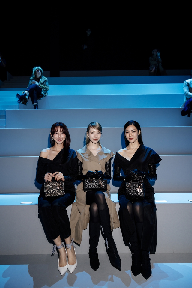 Trọn bộ ảnh nét căng Thuỳ Tiên bừng sáng tại sự kiện có Jisoo - Mingyu, nhan sắc và thần thái "tuyệt đối điện ảnh"- Ảnh 10. Trọn bộ ảnh nét căng Thuỳ Tiên bừng sáng tại sự kiện có Jisoo - Mingyu, nhan sắc và thần thái "tuyệt đối điện ảnh"- Ảnh 10.