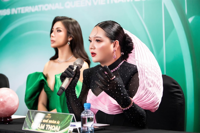 Tình thế trớ trêu của chương trình mời Phạm Thoại ngồi ghế nóng: Đã ghi hình xong hết, Hương Giang ngồi trên đống lửa?- Ảnh 2. Tình thế trớ trêu của chương trình mời Phạm Thoại ngồi ghế nóng: Đã ghi hình xong hết, Hương Giang ngồi trên đống lửa?- Ảnh 2.