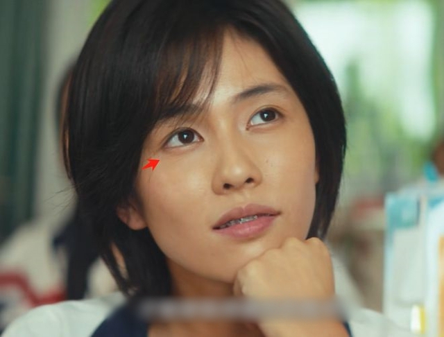 Mỹ nhân U30 vẫn “cả gan” đóng thiếu nữ 16 tuổi, netizen mỉa mai "giống mẹ đi họp phụ huynh cho con"- Ảnh 4.