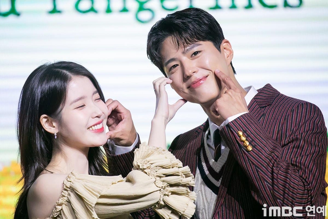 Clip hot: IU làm gì Park Bo Gum mà khiến tài tử bấn loạn, hoảng hồn, "ngũ quan bay tán loạn" thế này?- Ảnh 7.