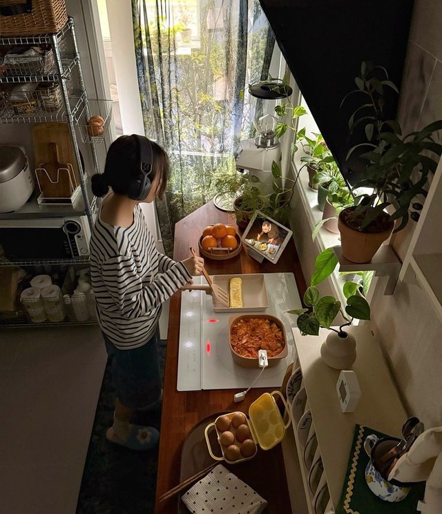 Sống 10 năm ở Hà Nội với lương 10 triệu, người phụ nữ trung niên vẫn thấy "không bao giờ nghèo được"- Ảnh 2. Sống 10 năm ở Hà Nội với lương 10 triệu, người phụ nữ trung niên vẫn thấy "không bao giờ nghèo được"- Ảnh 2.