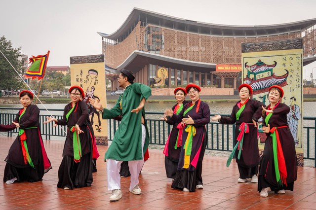 Từ hôm nay, Bắc Ninh có tour du lịch miễn phí bằng xe buýt, đưa du khách đến hàng loạt địa danh nổi tiếng- Ảnh 1.