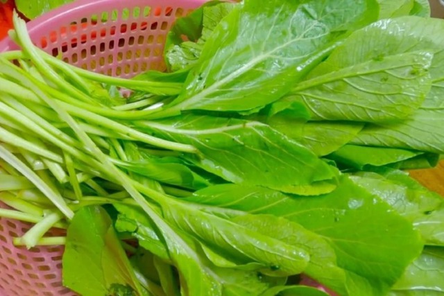 Cảnh báo: 4 loại rau củ dễ là "nạn nhân" của thuốc trừ sâu, cẩn thận khi chọn mua- Ảnh 1.