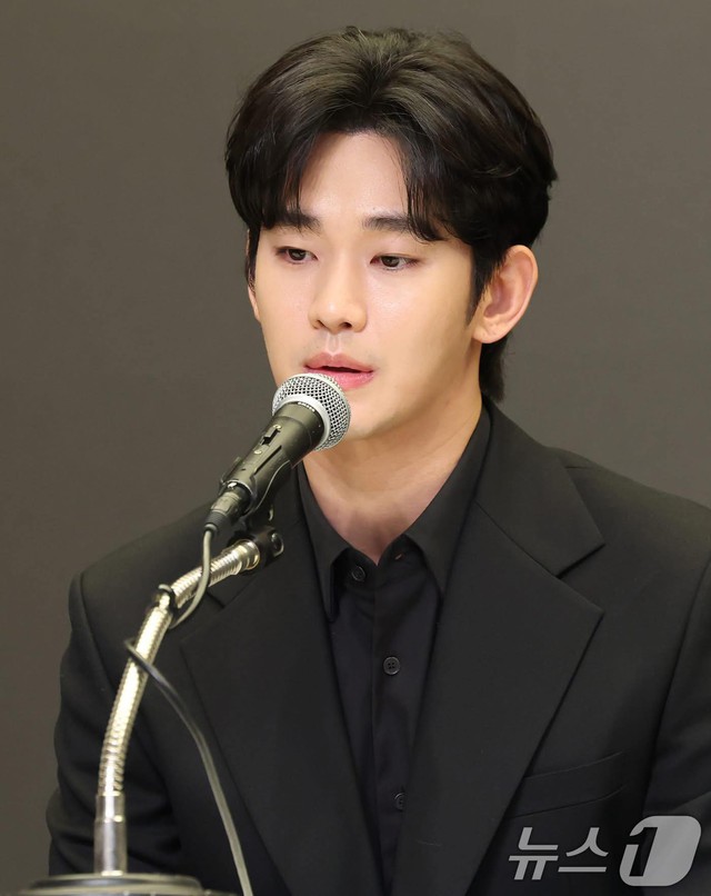 Buổi họp báo vi phạm "tính người" của Kim Soo Hyun- Ảnh 5.