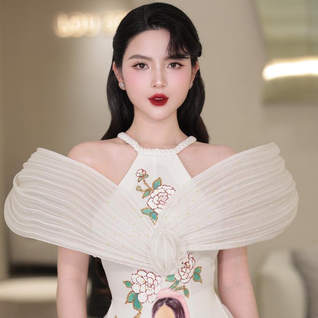 Lộ hình ảnh Chu Thanh Huyền - vợ Quang Hải đưa con trai đi dạo, dáng vẻ khác hẳn lúc trước khi dính loạt drama- Ảnh 2.