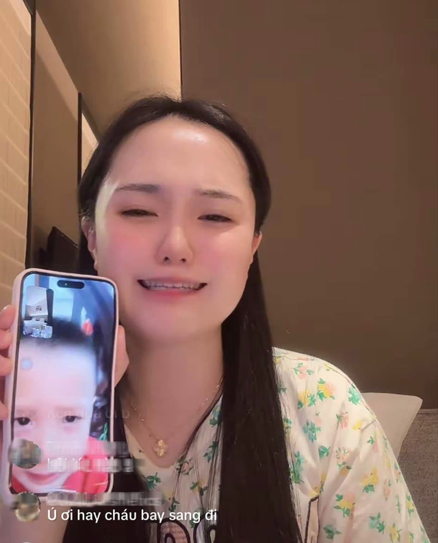 Quỳnh Anh - vợ Duy Mạnh - lộ khoảnh khắc mẹ bỉm xuề xoà, khác hẳn lúc "lên đồ" xinh như gái Nhật- Ảnh 4.