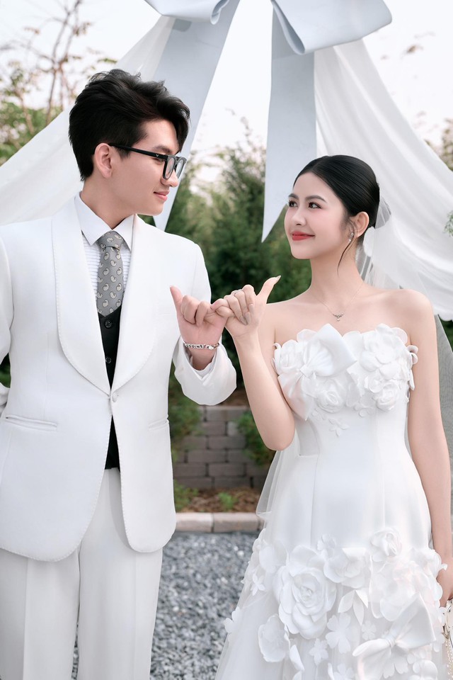 Cô gái có đôi chân “xoắn quẩy” từng là hình nền điện thoại của bao chàng trai một thời giờ đã là vợ người ta- Ảnh 5.