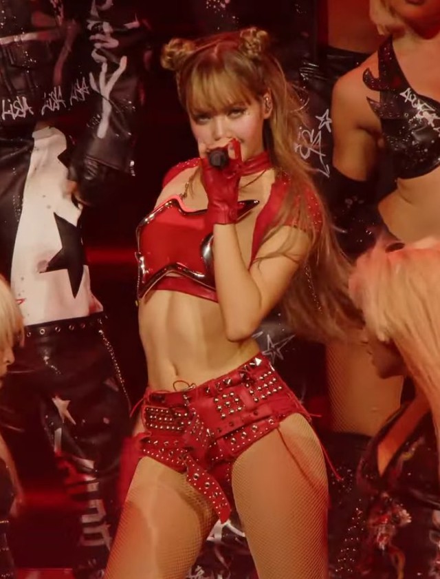 Đoạn video 18+ gây sốc của Lisa ở Coachella khiến dân tình nóng mắt- Ảnh 8.