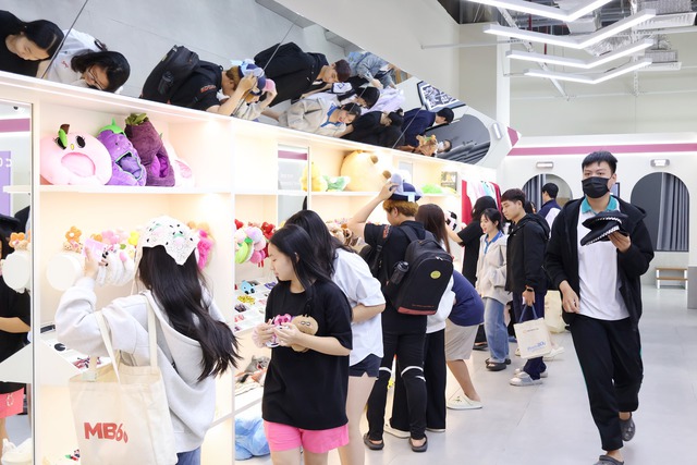 Lý do khiến Vạn Hạnh Mall "hút khách" và được giới trẻ yêu thích kể cả khi chưa có "tâm thư" gây bão- Ảnh 2. Lý do khiến Vạn Hạnh Mall "hút khách" và được giới trẻ yêu thích kể cả khi chưa có "tâm thư" gây bão- Ảnh 2.