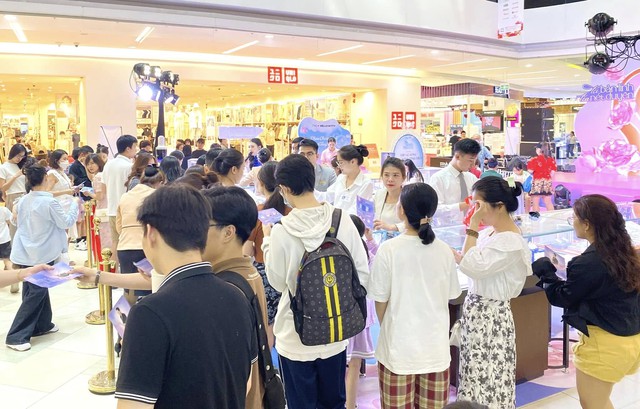 Lý do khiến Vạn Hạnh Mall "hút khách" và được giới trẻ yêu thích kể cả khi chưa có "tâm thư" gây bão- Ảnh 3. Lý do khiến Vạn Hạnh Mall "hút khách" và được giới trẻ yêu thích kể cả khi chưa có "tâm thư" gây bão- Ảnh 3.