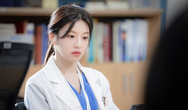 Phim Hàn mới chiếu đã khiến cõi mạng bùng nổ: Nữ chính xinh yêu như em bé, nhìn chỉ muốn bắt về nuôi- Ảnh 7.