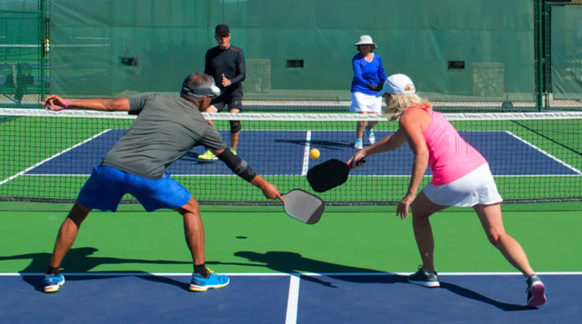 Nỗi ám ảnh pickleball: Thu hút quá nhiều người chơi, một thành phố ra quy định mới khiến cộng đồng dậy sóng- Ảnh 1.