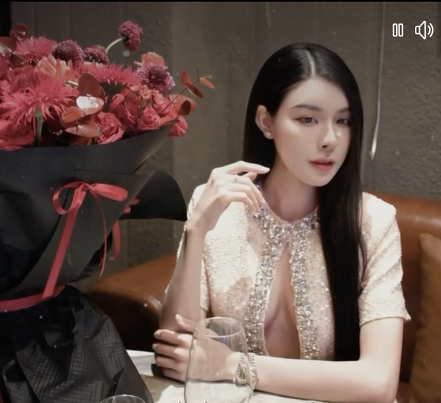 Hot: "Nam thần" ĐT Việt Nam - Văn Thanh chính thức công khai bạn gái hotgirl, body nóng bỏng, gia thế "không phải dạng vừa"- Ảnh 4. Hot: "Nam thần" ĐT Việt Nam - Văn Thanh chính thức công khai bạn gái hotgirl, body nóng bỏng, gia thế "không phải dạng vừa"- Ảnh 4.