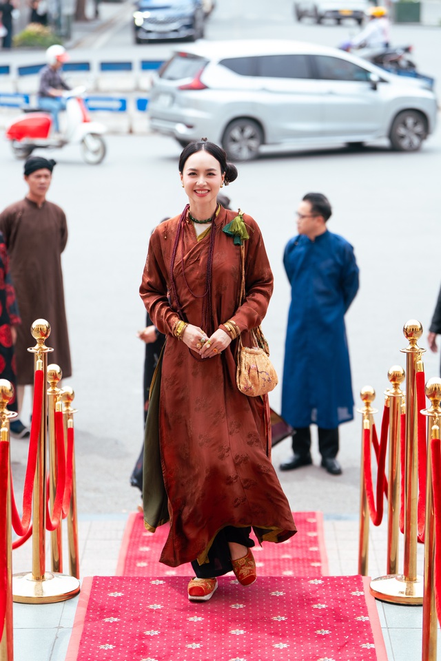 Đinh Ngọc Diệp: Với vai trò làm vợ, tôi luôn muốn đứng phía sau để chu toàn cho gia đình và con cái- Ảnh 4.