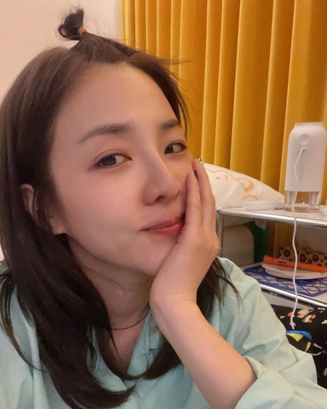 "Chị đại" của làng giải trí Hàn: Tuổi 40+ vẫn trẻ như chồi non, làn da mướt rượt không thua thiếu nữ- Ảnh 4.