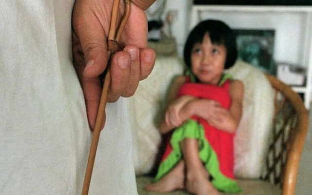 Hỏi: "Lần bị bố mẹ đánh khiến bạn ám ảnh nhất?" - một người nói: Vì 35 nghìn, suốt đời tôi không bao giờ quên!- Ảnh 1. Hỏi: "Lần bị bố mẹ đánh khiến bạn ám ảnh nhất?" - một người nói: Vì 35 nghìn, suốt đời tôi không bao giờ quên!- Ảnh 1.