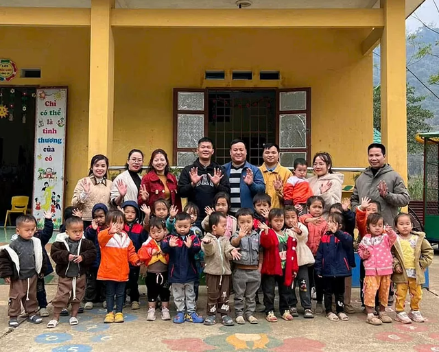 TikToker Trọng Hải Sản: Lúc nhỏ ước được ăn tôm hùm biển, lớn lên làm chủ vựa hải sản lớn nhất nhì Hà Nội- Ảnh 1.