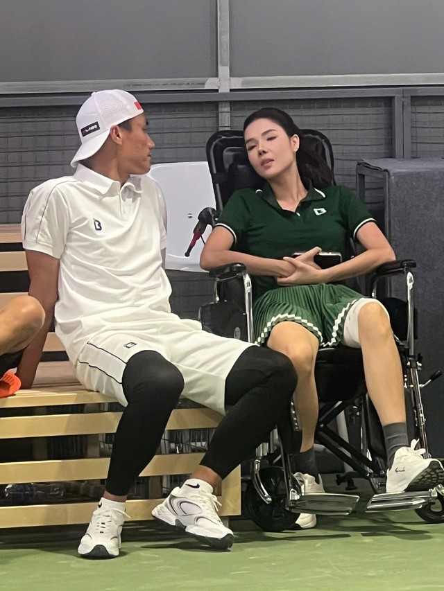 Vợ sao nam Vbiz bị bóng đập vào mặt trên sân pickleball, zoom cận vết thương càng thêm lo lắng- Ảnh 7.