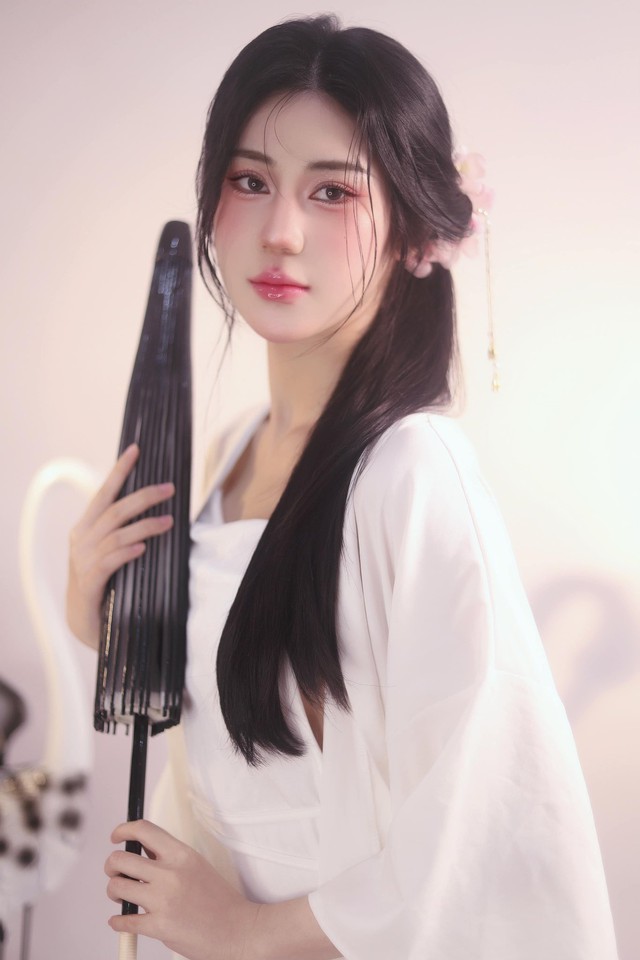 Bóng hồng huyền thoại một thời giờ "tái xuất", vóc dáng vẫn khiến fan nam u mê, "không lối thoát"- Ảnh 1.