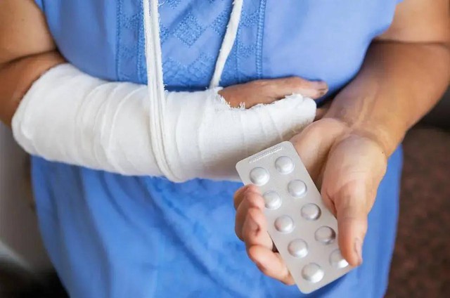 40 tuổi nhưng sáng nào ngủ dậy cũng đau lưng, tôi giật mình khi bác sĩ nói "mắc bệnh của người già"- Ảnh 5.
