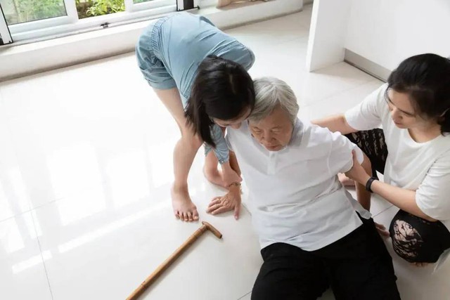 40 tuổi nhưng sáng nào ngủ dậy cũng đau lưng, tôi giật mình khi bác sĩ nói "mắc bệnh của người già"- Ảnh 8.