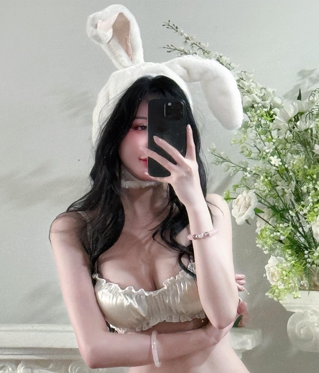 Bóng hồng huyền thoại một thời giờ "tái xuất", vóc dáng vẫn khiến fan nam u mê, "không lối thoát"- Ảnh 3.