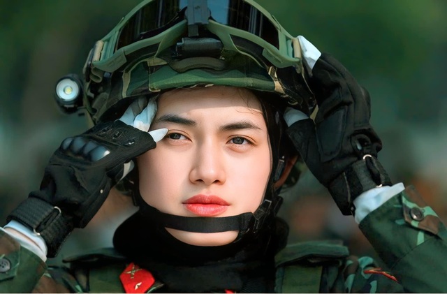 1 Hạ sĩ gây sốt khi diễu binh: Thì ra từng thi Hoa hậu, theo học trường đại học đình đám- Ảnh 1.