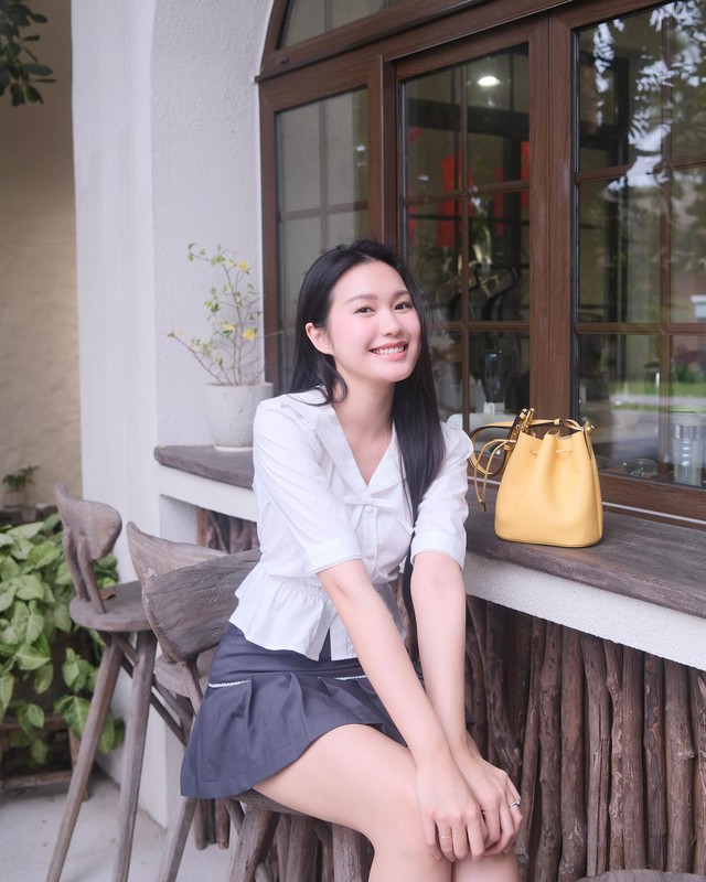Tiểu thư Doãn Hải My ra ngoài thanh lịch chuẩn "bạch nguyệt quang", về nhà gợi cảm hết nấc bảo sao Văn Hậu si mê- Ảnh 11. Tiểu thư Doãn Hải My ra ngoài thanh lịch chuẩn "bạch nguyệt quang", về nhà gợi cảm hết nấc bảo sao Văn Hậu si mê- Ảnh 11.
