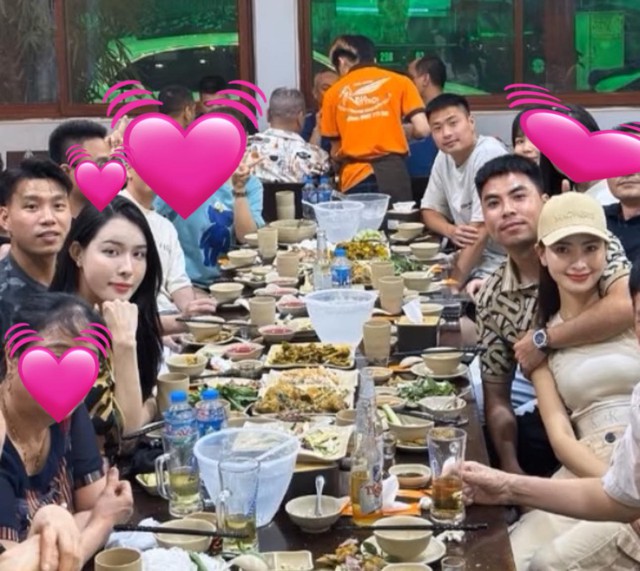 HOT:Hai “nam thần” U23Việt Nam lứa Thường Châu công khai bạn gái, hai nàng WAG chạm mặt, đàng trai có hành động gây đỏ mặt- Ảnh 1. HOT:Hai “nam thần” U23Việt Nam lứa Thường Châu công khai bạn gái, hai nàng WAG chạm mặt, đàng trai có hành động gây đỏ mặt- Ảnh 1.