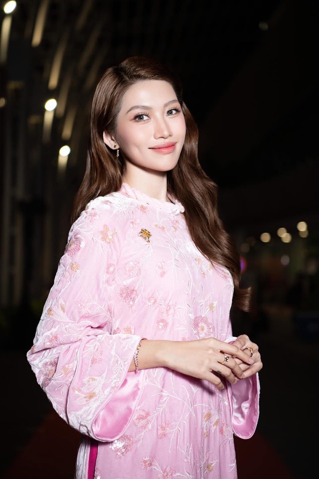 Á hậu Quỳnh Châu xin lỗi về bài đăng kẹt xe ngay dịp Đại lễ 30/4 - Ảnh 2.