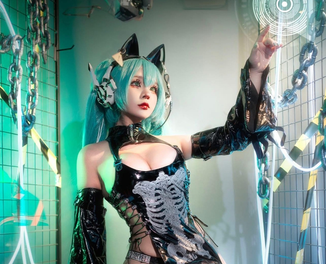 Ngắm info nữ coser mê phong cách gợi cảm, diện mạo đời thường "không phải dạng vừa"- Ảnh 4.