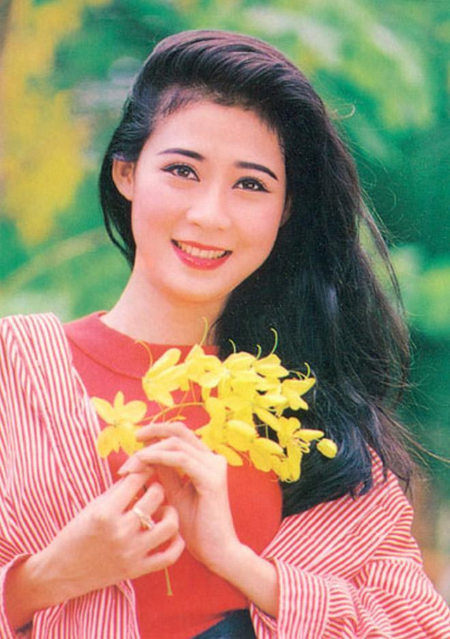Mỹ nhân Việt có cát-xê khủng 10 cây vàng: Nhận cú sốc trong lễ đính hôn, âm thầm biến mất khỏi showbiz- Ảnh 3. Mỹ nhân Việt có cát-xê khủng 10 cây vàng: Nhận cú sốc trong lễ đính hôn, âm thầm biến mất khỏi showbiz- Ảnh 3.