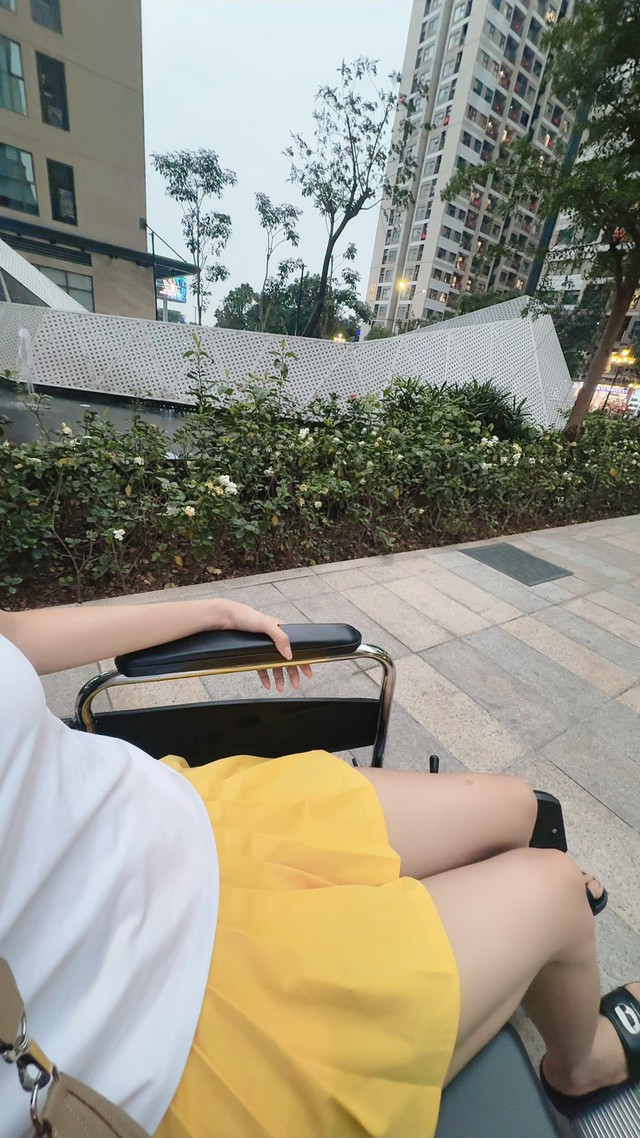 Tình cảnh đáng thương của Kỳ Hân - vợ Mạc Hồng Quân sau vụ gãy chân vì chơi pickleball- Ảnh 2.