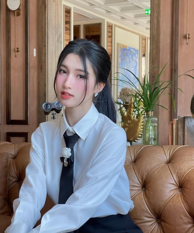 Viral khoảnh khắc Phương Nhi bên chồng thiếu gia, netizen bỗng nhớ về 1 item huyền thoại- Ảnh 8.