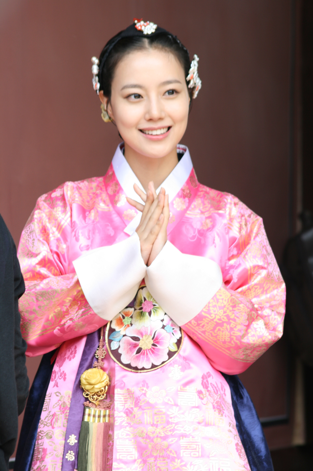 7 nàng công chúa đẹp nhất Hàn Quốc: Park Min Young chỉ đứng thứ 5, hạng 1 nhan sắc đúng chuẩn sách giáo khoa- Ảnh 7. 7 nàng công chúa đẹp nhất Hàn Quốc: Park Min Young chỉ đứng thứ 5, hạng 1 nhan sắc đúng chuẩn sách giáo khoa- Ảnh 7.