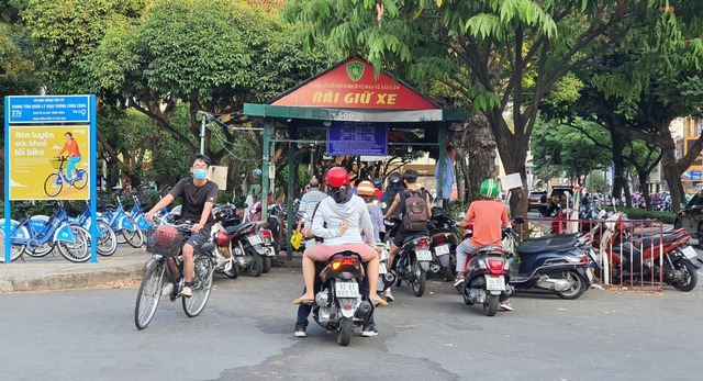 Loạt điểm gửi xe mở 24/24 gần khu diễu binh 30/4: Bãi rộng, an ninh, khách thỏa sức "camp" chỗ từ đêm đến sáng- Ảnh 7. Loạt điểm gửi xe mở 24/24 gần khu diễu binh 30/4: Bãi rộng, an ninh, khách thỏa sức "camp" chỗ từ đêm đến sáng- Ảnh 7.