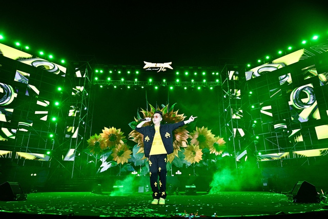 Hàng ngàn khán giả “cháy hết mình” cùng Quân A.P, B Ray, Captain Boy tại The East Live Concert- Ảnh 4.