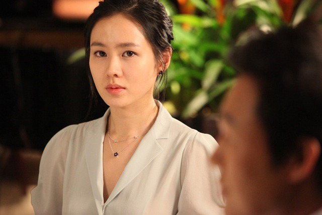 Phim 18+ gây tranh cãi nhất sự nghiệp Son Ye Jin: Cảnh nóng không dùng thế thân, nhan sắc 15 năm trước thế nào?- Ảnh 3. Phim 18+ gây tranh cãi nhất sự nghiệp Son Ye Jin: Cảnh nóng không dùng thế thân, nhan sắc 15 năm trước thế nào?- Ảnh 3.