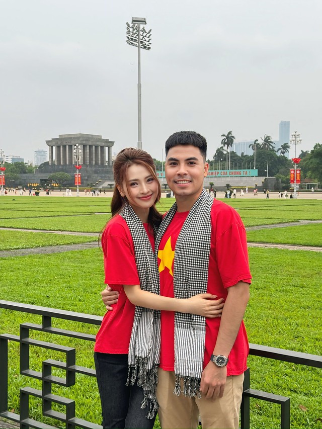 MC Huyền Trang Mù Tạt tung ảnh yêu nước với bạn trai cầu thủ nổi tiếng chặn đứng tin đồn rạn nứt tình cảm- Ảnh 2.
