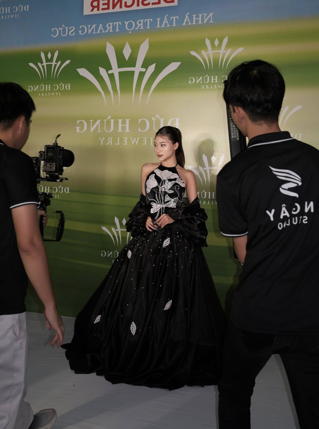 Ảnh nét căng: Louis Phạm khoe thần thái cuốn hút trong lần đầu sải bước trên sàn catwalk, "lột xác" sau loạt drama- Ảnh 3.