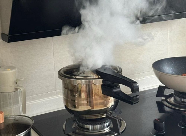 7 sai lầm "cháy nhà chết người" trong bếp, bỏ ngay kẻo ân hận cả cuộc đời!- Ảnh 6.