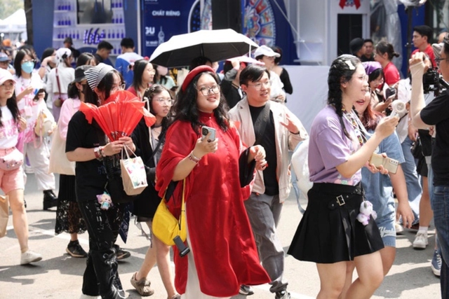 Đu "concert quốc gia", đây là những món phụ kiện mà bắt buộc ai cũng phải có!- Ảnh 3. Đu "concert quốc gia", đây là những món phụ kiện mà bắt buộc ai cũng phải có!- Ảnh 3.