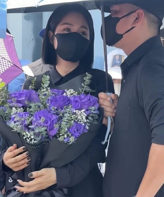 Ý nghĩa phía sau bức ảnh Lê Phương chia sẻ trước lễ thủy táng cố diễn viên Quý Bình? - Ảnh 2.