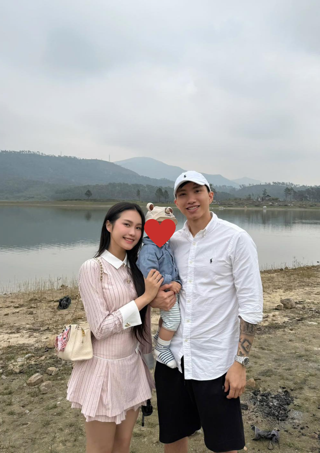 Tiểu thư Doãn Hải My khoe được chồng đón tan làm, hẹn hò ngọt ngào nhưng dính tranh cãi vì "kèm chặt" Văn Hậu- Ảnh 3.