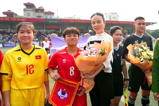 Nữ tỷ phú Madam Pang cực thần thái, chiếm trọn "spotlight" khi đến Hà Nội sau vụ khóc nức nở vì khoản nợ 300tỷ- Ảnh 6.
