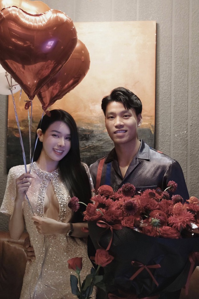 Giữa tin đồn quá khứ ăn chơi, bạn gái "trâm anh thế phiệt" của cầu thủ Văn Thanh gây choáng khi tiết lộ học vấn"khủng"- Ảnh 1.