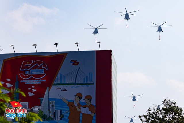 Cận cảnh Đại tá Nguyễn Thế Dũng dẫn đầu dàn máy bay tiêm kích Su-30MK2 nhào lộn trên bầu trời Dinh Độc lập ngày 30/4- Ảnh 13.