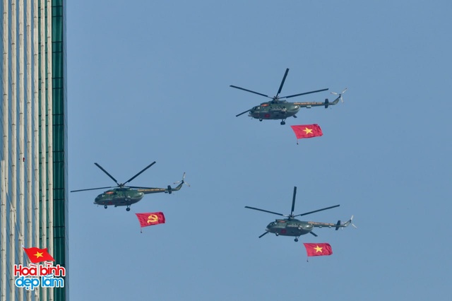 Cận cảnh Đại tá Nguyễn Thế Dũng dẫn đầu dàn máy bay tiêm kích Su-30MK2 nhào lộn trên bầu trời Dinh Độc lập ngày 30/4- Ảnh 11.
