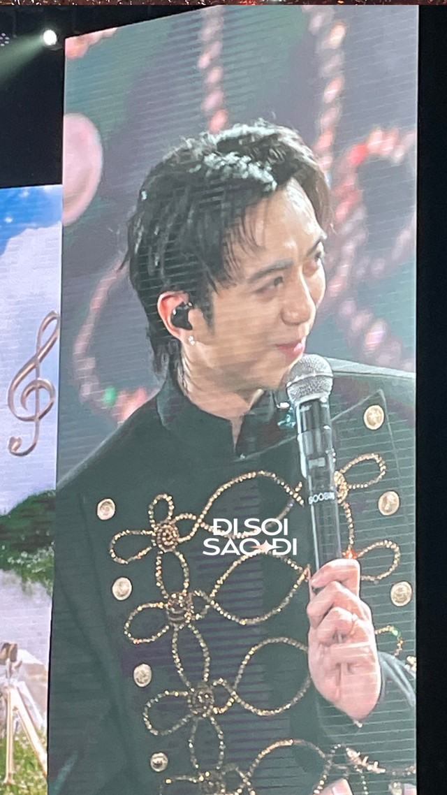SOOBIN công bố concert cá nhân, thiết kế lightstick “trông như đèn pin” khiến fan chia phe tranh cãi- Ảnh 1.